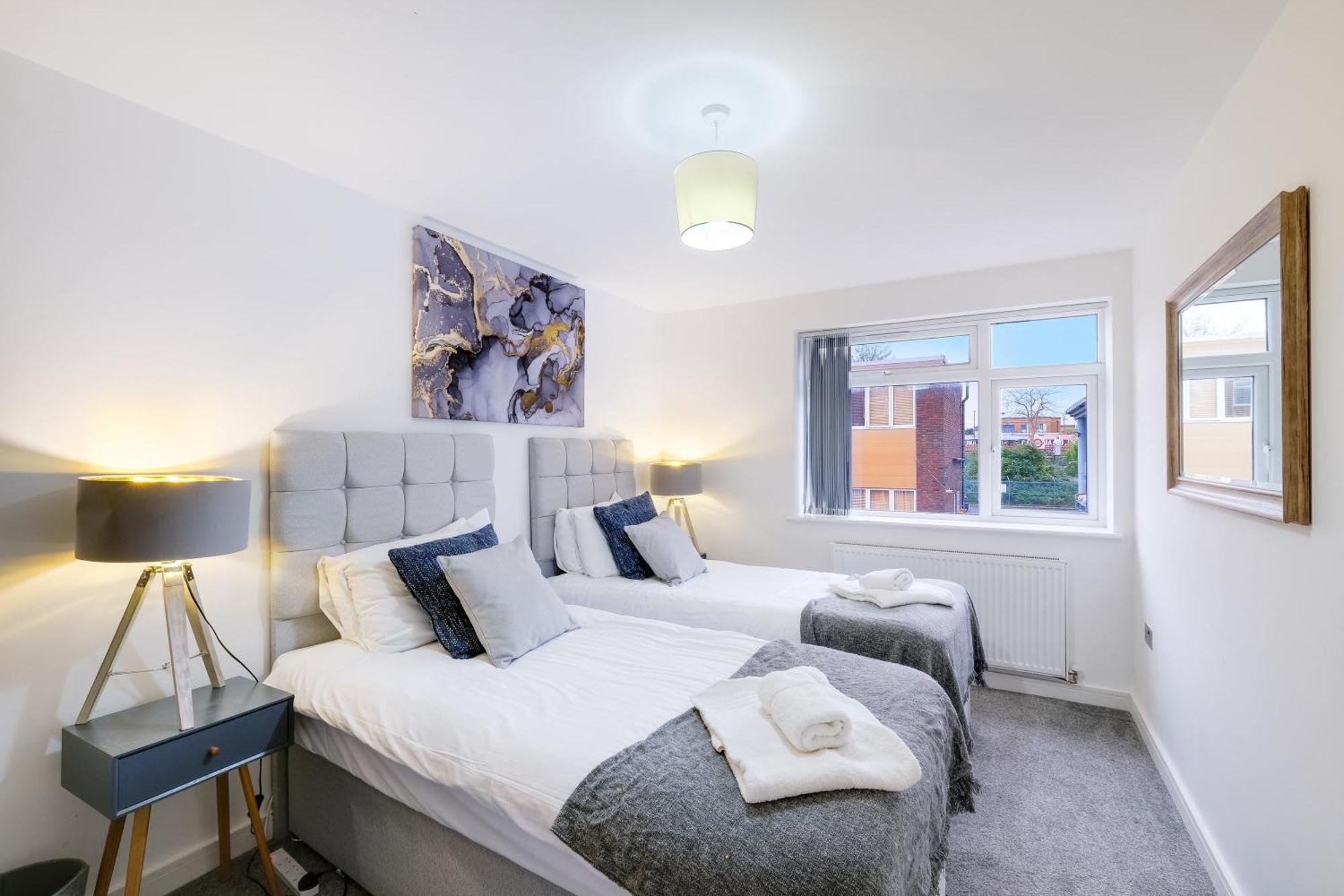 St Martins 2 Bedroom Apartments In Ruislip By 360 Stays Exterior foto